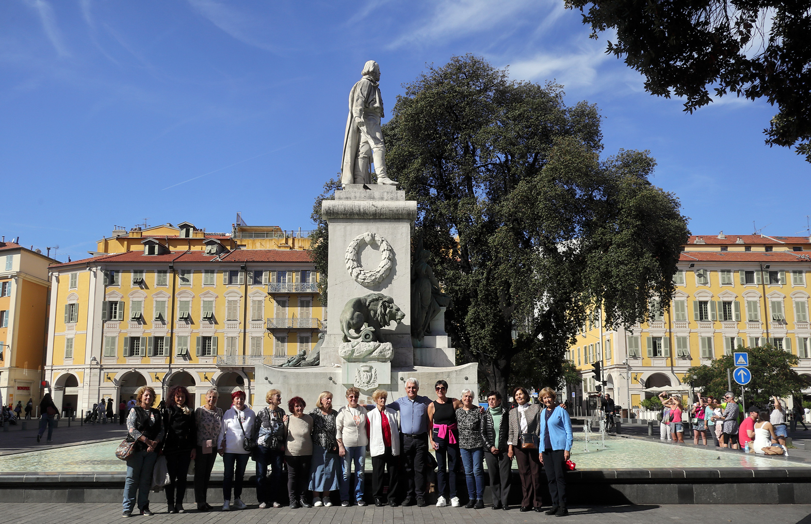 Хор 'София' пя на
Лазурния бряг