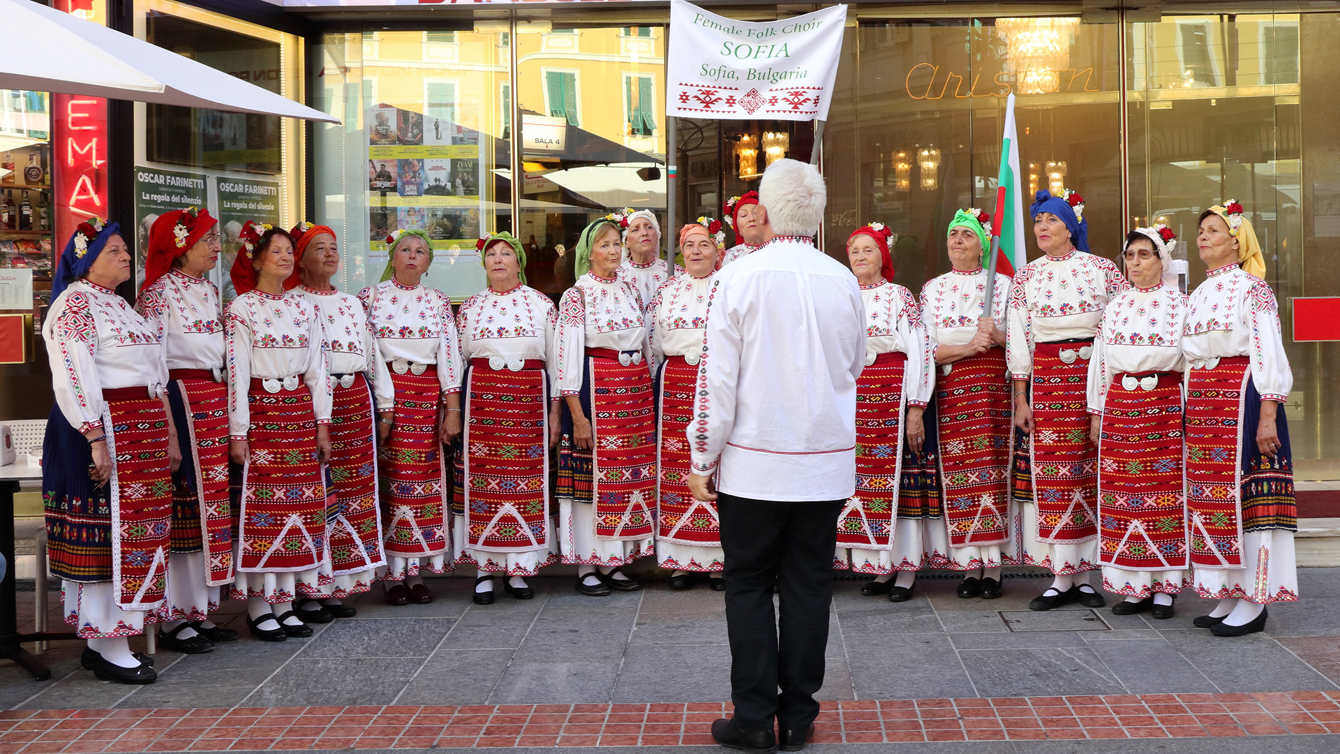 Хор 'София' пя на
Лазурния бряг