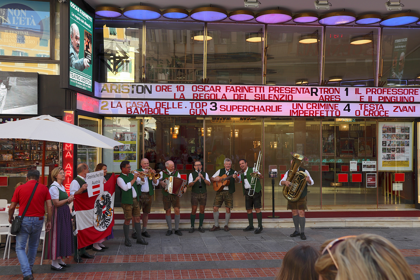 Хор 'София' пя на
Лазурния бряг