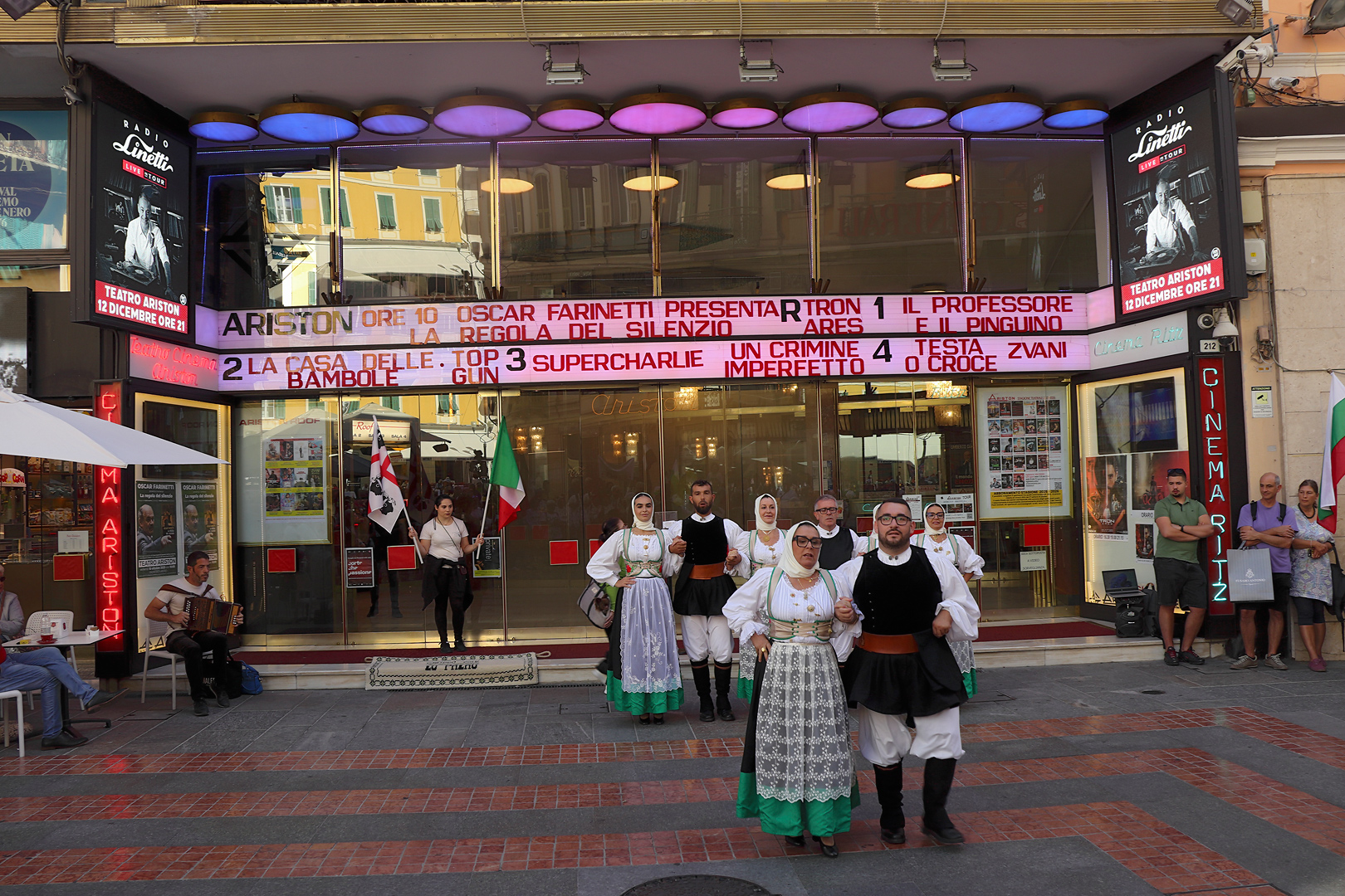 Хор 'София' пя на
Лазурния бряг