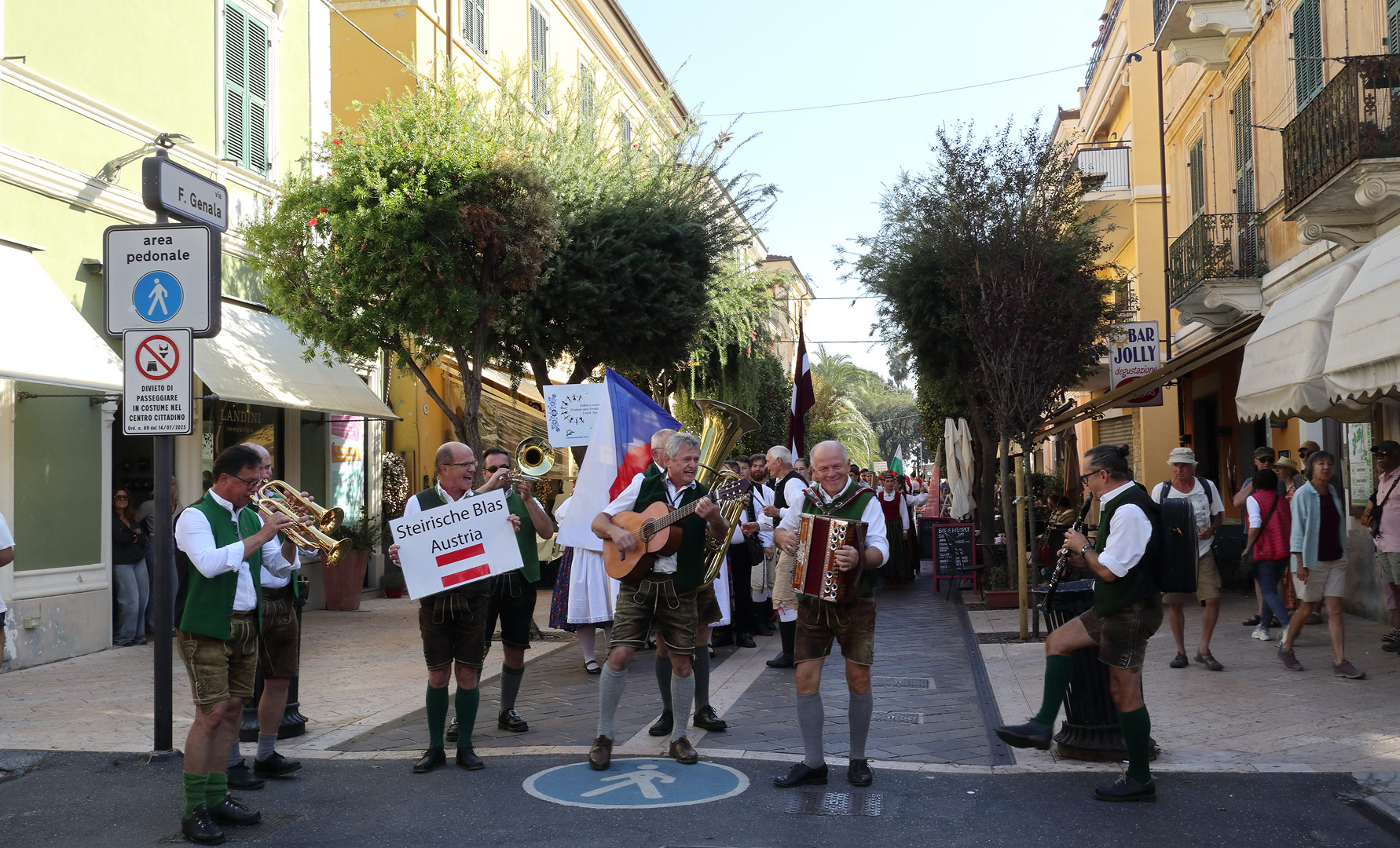 Хор 'София' пя на
Лазурния бряг