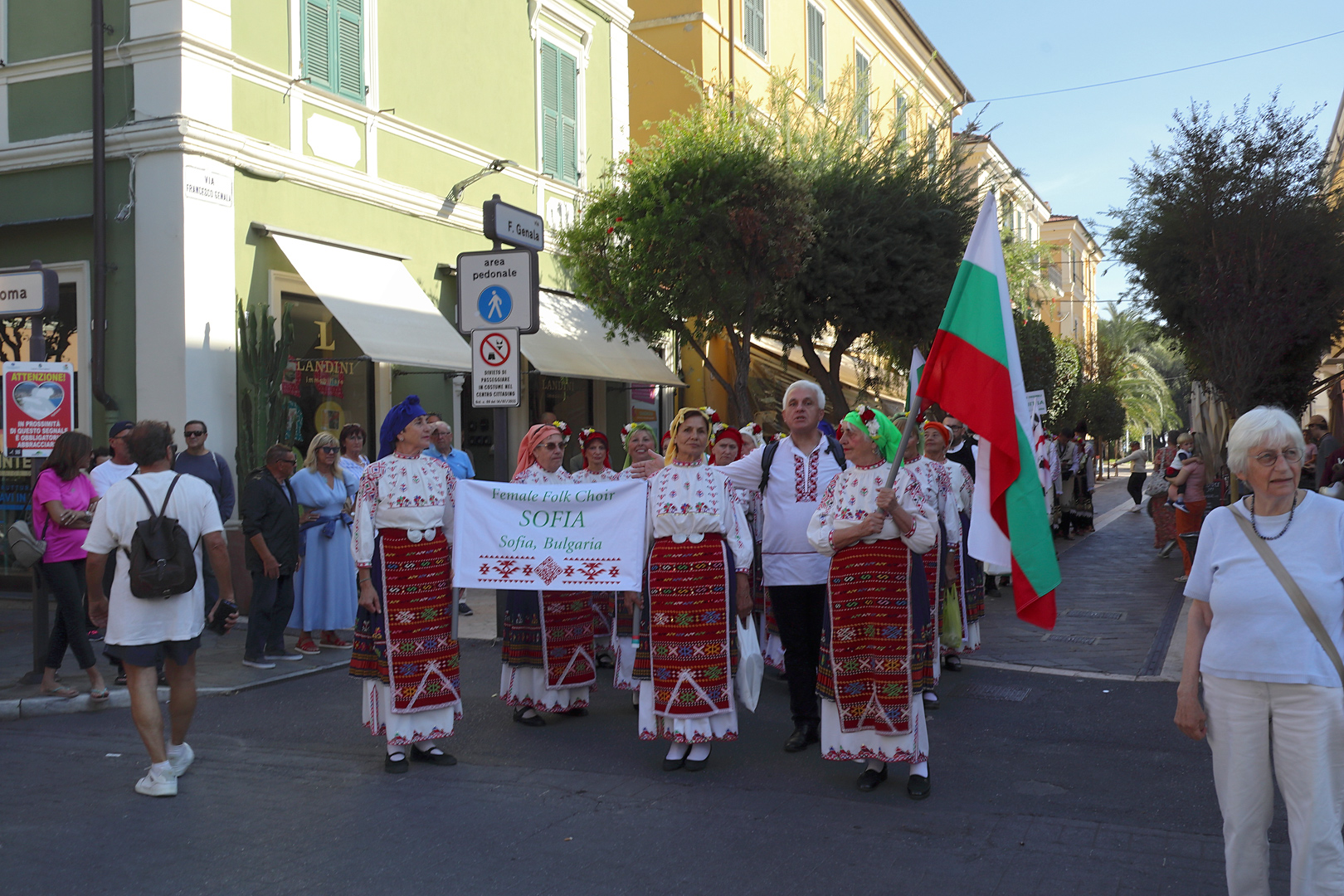 Хор 'София' пя на
Лазурния бряг